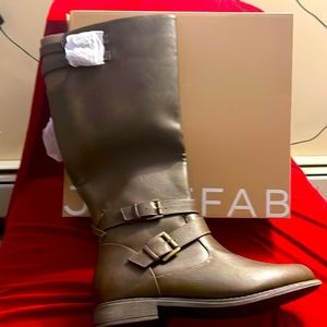 Brand new boots never been worn Great for the winter